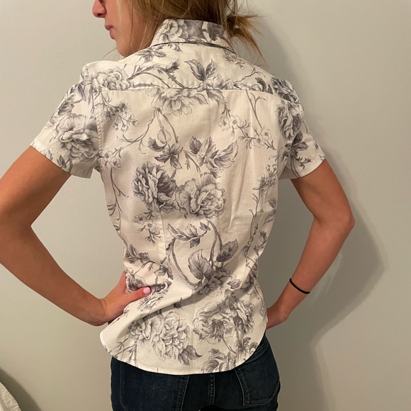 Talbots Stretch Short Sleeve Blouse Gray/White Size - 4 - Picture 2 of 4